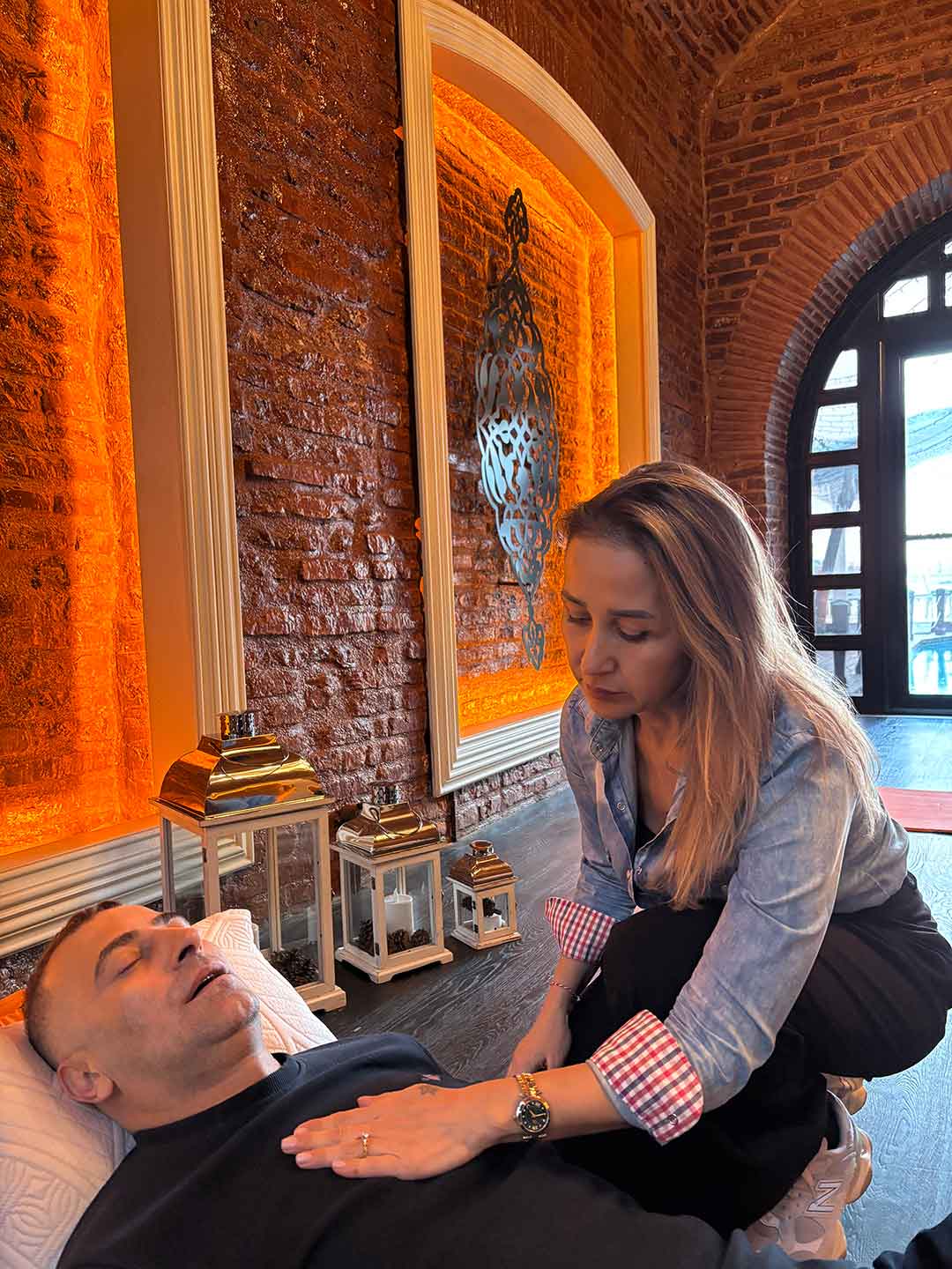 Duyguyu bastırmak yerine görmek